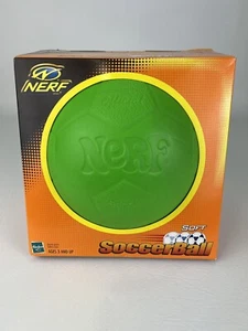 Balón de fútbol vintage Nerf 2000 Hasbro verde suave nuevo en caja - Imagen 1 de 7