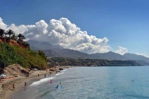 Nerja Playa Burriana Playa Andalucía Costa del Sol España Fotografía Imagen - Imagen 1 de 1