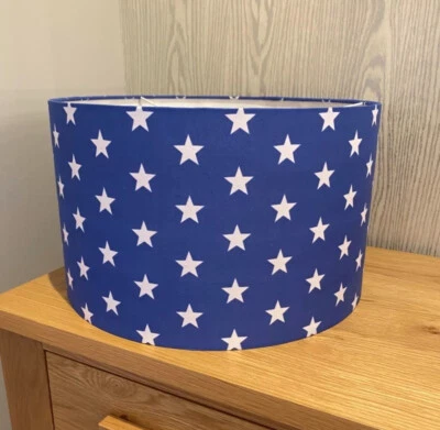 Pantalla de lámpara hecha a mano en tela con estampado de estrella azul y blanca, varios tamaños  Foto 1 de 4