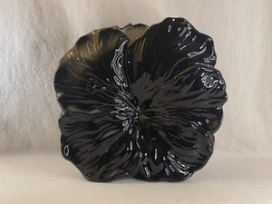 Schwarze Vase in Blumenform, Chrysantheme 3-D Keramikvase, groß glänzend 80er Stil - Bild 1 von 14