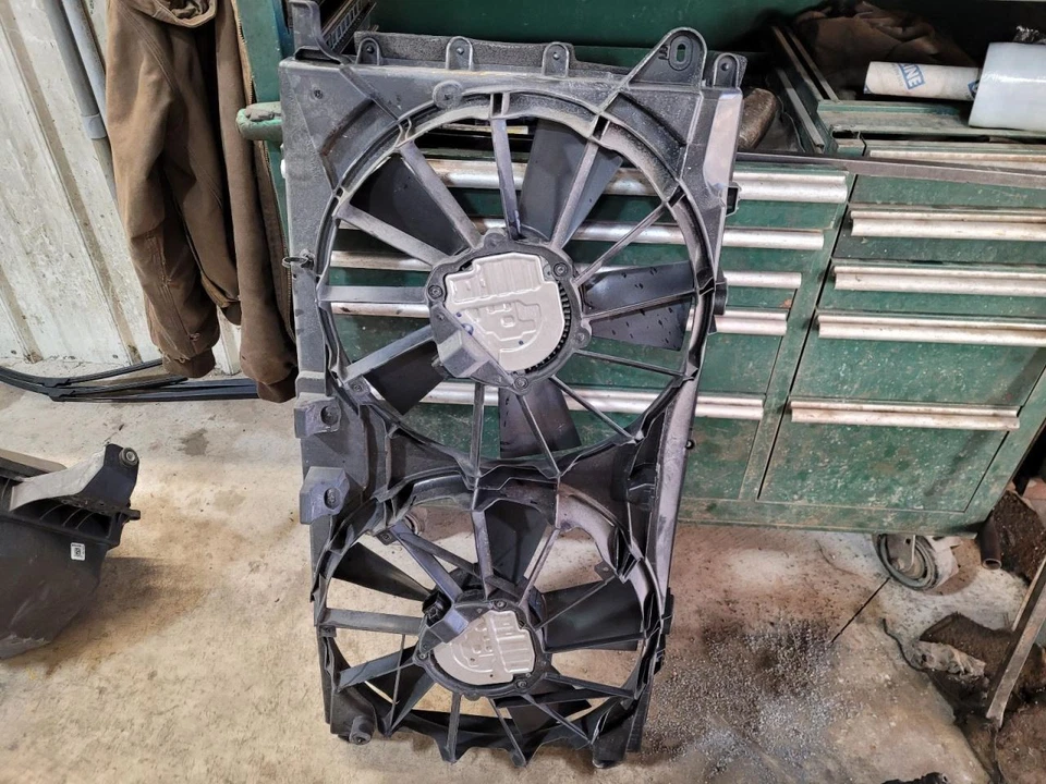 Radiator Fan Motor Fan Assembly Fits 17-23 FORD F150 PICKUP 2063296 Foto 1 de 3