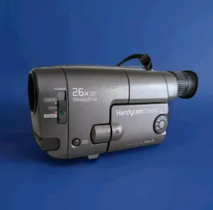 Sony CCD-TRV22 Handycam 8mm Video8 Camcorder Video Camera Recorder NO BATTERY - Picture 1 of 15