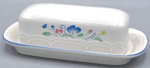 Vintage Hearthside Floral Expressions Butterdose blau rosa gelb Keramikdeckel - Bild 1 von 3