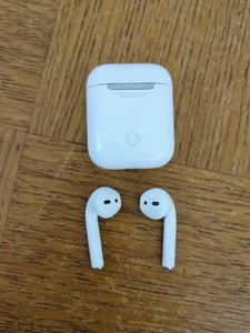 Apple AirPods 2nd Generation with Charging Case (A1602) - White (A2032, A2031) - Photo 1 sur 5