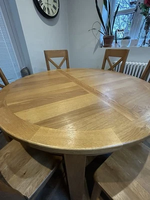 Cotswold Company Oak Round Table - Image 1 of 4