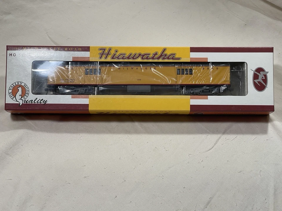 Fox Valley Hiawatha HO Milwaukee Express #1100 New Never Handled NOS Yellow Grey - Image 1 of 4