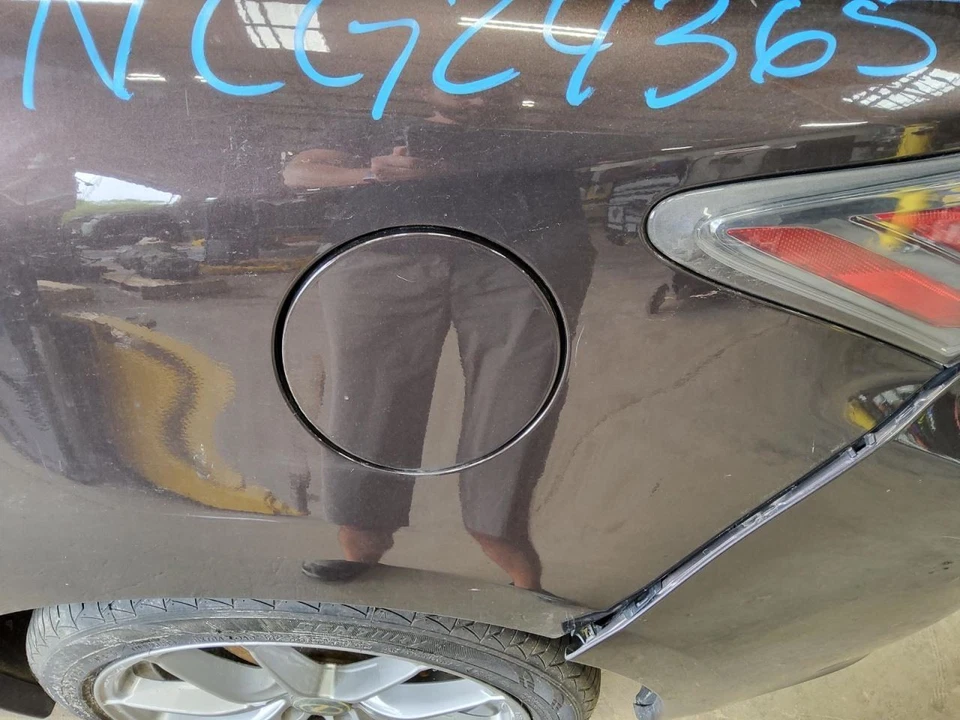 Lexus CT 200h   2011 Fuel Filler Door 468275 - Imagem 1 de 1