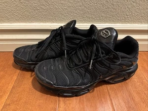 Nike Air Max Plus Triple Black 604133-050 Running Athletic Shoes Sneakers Mens 9 - Picture 1 of 23