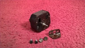 HO RIVAROSSI #4272 CAB FORWARD STEAM LOCOMOTIVE - MOTOR & MOUNT ASSY - Picture 1 of 4