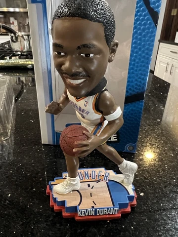 Kevin Durant OKC Thunder NBA Legends Of “The Court” Home Bobblehead! LE #/2010 Cover