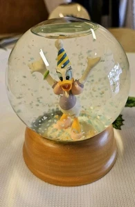 Daisy Duck NE La Prima Edizione Limitata Disney Crystal Snow Globe - Foto 1 di 4