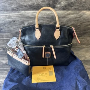 Dooney & Bourke Pocket Satchel Bag Geldbörse Schwarz Staubbeutel Geldbörse Schlüsselanhänger NEU Neu mit Etikett - Bild 1 von 10