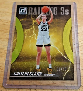 2024 Donruss Caitlin Clark Raining 3'S lamina d'oro 56/99 Iowa RAW - Foto 1 di 8