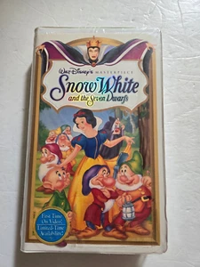 Snow White and the Seven Dwarfs-New-Masterpiece Coll. (VHS Tape, Walt Disney Co) - Picture 1 of 3