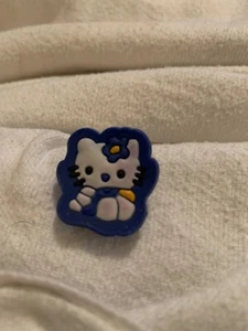 Neu ohne Etikett Markenlos Hello Kitty blau gelb Anhänger für Crocs Schuhe - Bild 1 von 2
