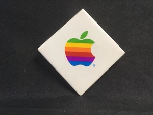 Pin para computadora Apple - cuadrado - 2,125" x 2,125" - Imagen 1 de 3