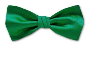 Pajarita preatada de satén liso verde Kelley para niños para escuelas - Bodas - Nueva con etiquetas - Imagen 1 de 1