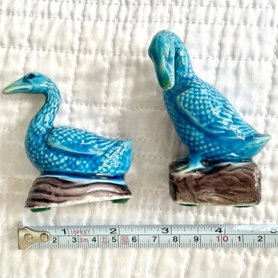 "Par de estatuillas de porcelana de 3"" mayólica china de pato de barro y ganso" Foto 1 de 4