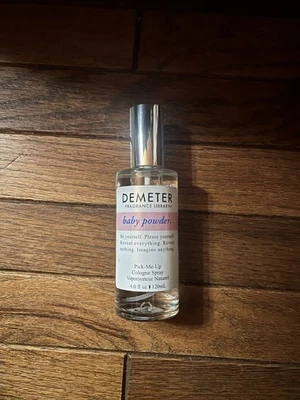 Polvo para bebé Demeter Pick Me Up spray de colonia Foto 1 de 2