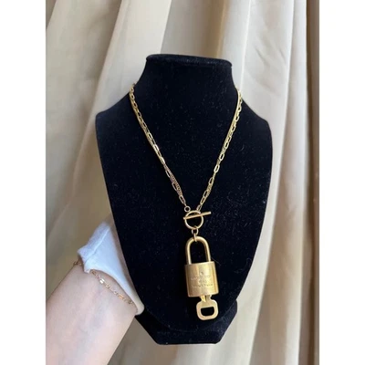 Auténtico Collar Louis Vuitton Llavero Candado Tono Dorado 301-323 Foto 1 de 4