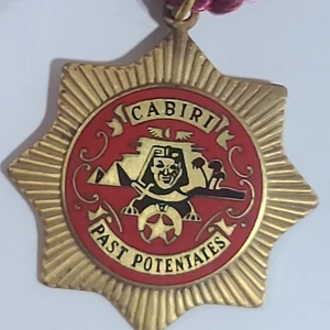 Cabiri Past Potentates Azan Shriners Masonic Medal - Picture 1 of 5