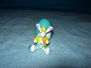Neu im Karton (Bilder öffnen) Avon Ornament Love-A-Bunny Collection Lunchtime Bunny - Bild 1 von 16