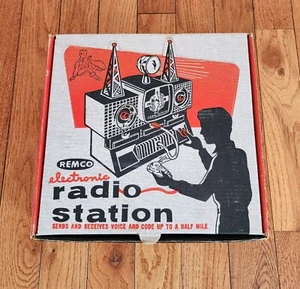 VINTAGE 1954 REMCO ELECTRONIC RADIO STATION TOY COMPLETE WITH ORIGINAL BOX - Picture 1 of 9
