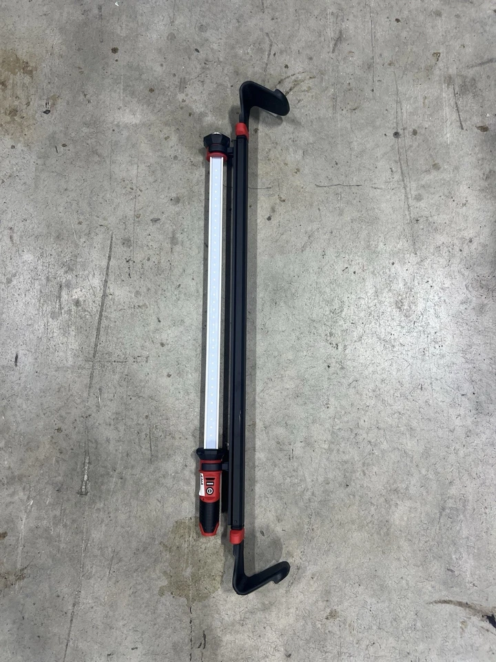 Luz LED debajo del capó MILWAUKEE 2125-20 M12 (solo herramienta) Foto 1 de 2