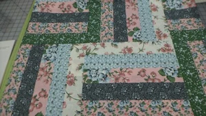 CHEATER QUILT TOP  LOG CABIN QUILT  WITH BLACK  90”x108” 50/50 FABRIC - Picture 1 of 2