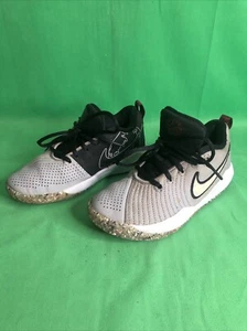 Nike Team Hustle Quick 2 Boys Size 4.5 y Gray Athletic Shoes Sneakers - Picture 1 of 8