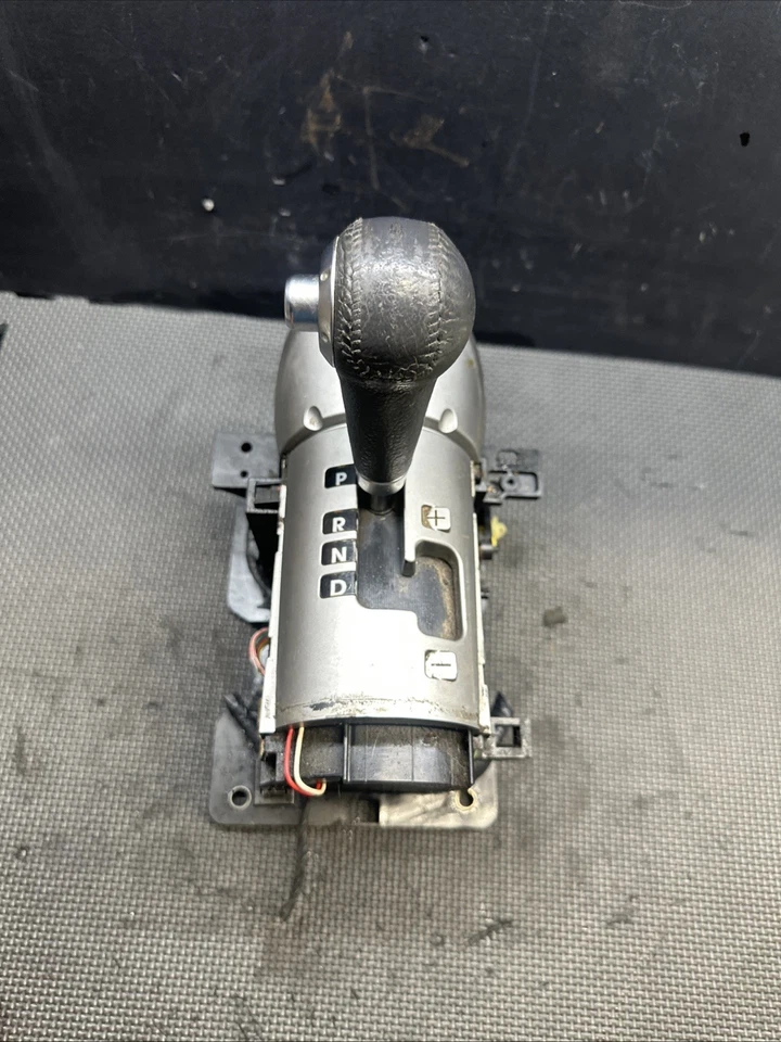 Palanca de cambios de piso de transmisión automática Mitsubishi Eclipse 2006-2012 OEM Foto 1 de 4