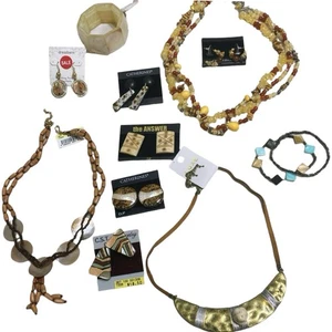 Lotto bigiotteria costume conchiglia abalone con collane orecchini bracciale - Foto 1 di 8