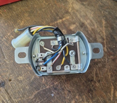 NEW Standard Motor Products Voltage Regulator VR145 - Image 1 of 4