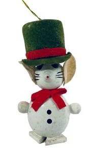 Weiße Maus Ornament 2 1/2" Vintage Weihnachtsschmuck beflockt grün verrückter Hutmacher - Bild 1 von 7