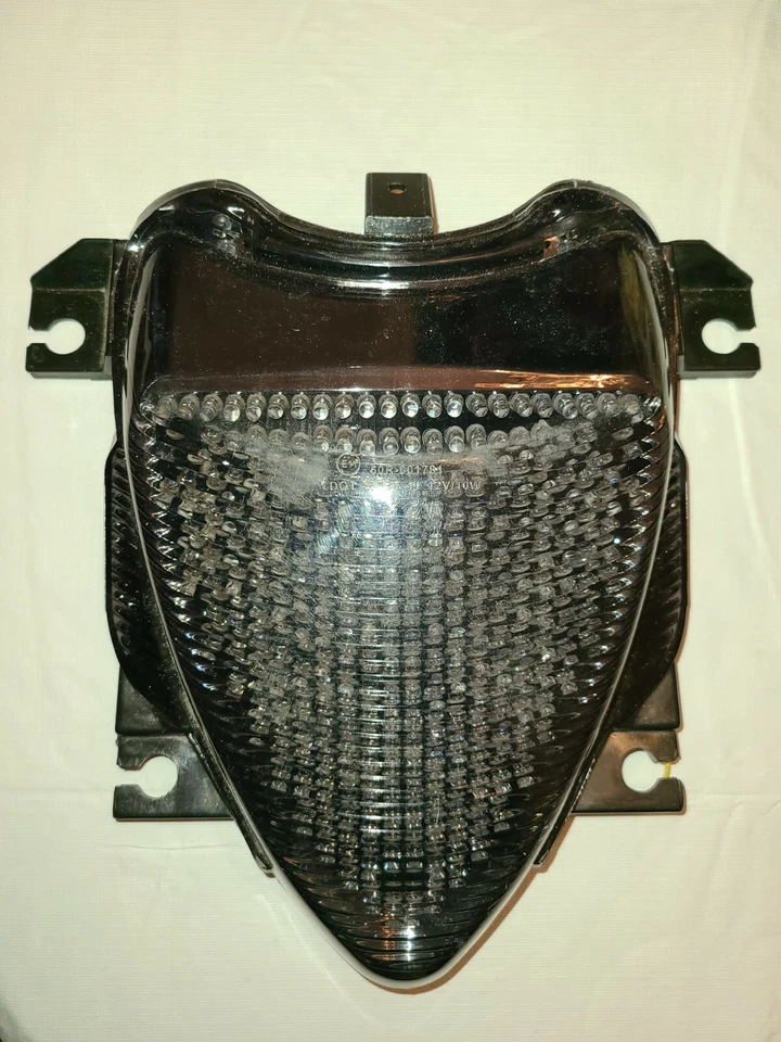 Conjunto de luz trasera integrada para Suzuki Boulevard 2006-2014 BikeMaster 261787 Foto 1 de 4