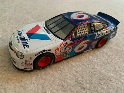 ЛИТАЯ МОДЕЛЬ Ford NASCAR МАРК МАРТИН NO6 VALVOLINE 1:64 Valvoline Cummins 1997 - Изображение 1 из 4