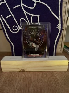 2023 Panini Phoenix NFL Tyler Allgeier Thunderbirds Insert Purple /99 Falcons - Bild 1 von 2