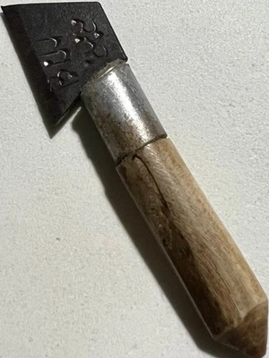 AXE/CLEAVER PHRA LP KUAY RARE OLD THAI BUDDHA AMULET PENDANT MAGIC ANCIENT IDOL1 - Image 1 of 4