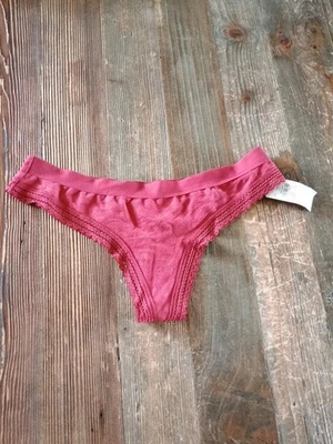 Nueva ropa interior Aerie para mujer, talla pequeña Foto 1 de 4