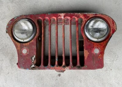 Antiguo Willys Jeep CJ parrilla con faros rojo pátina oxidada garaje hombre arte de pared cueva Foto 1 de 4