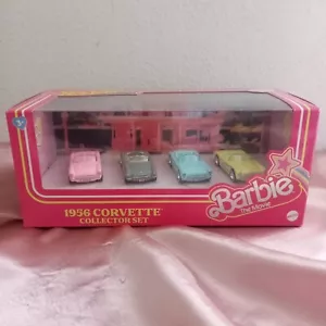 BARBIE MOVIE HOTWHEELS Corvette Cabrio Set di 4 Auto Giocattolo Die Cast 2023 - Foto 1 di 6