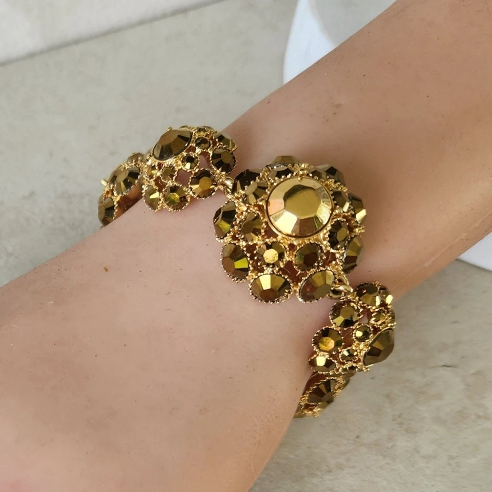 Brazalete Kate Spade New York RARO Oro Racimo Estrás Cuentas Distintivo Foto 1 de 4