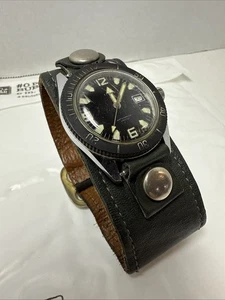 Timex Skin Diver 200ft 1969 Wind Up Wide Leather Band Runs/Stops Glows Repairs - Picture 1 of 24