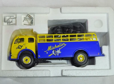 Pneu de coker First Gear 1953 branco 3000 Michelin 1:34 fundido novo na caixa (1997) - Imagem 1 de 4