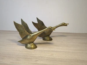 Par de gansos de latón vintage hechos en Corea ganso pato pájaro pájaro conjunto de 2 alas - Imagen 1 de 8
