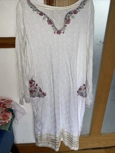 Salwar Kameez - Picture 1 of 6