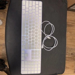 Apple Purple Magic Keyboard mit Touch ID 2021 A2438 A2439 - Top Zustand - Bild 1 von 1