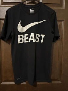 Nike Dri-FIT Maglietta Grafica Uomo Tg M Nera "Bestia" - Foto 1 di 4