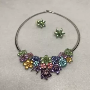 Collana bavaglino floreale vintage con orecchini su girocollo Omega tono argento multicolore - Foto 1 di 9