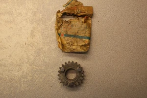 NOS YAMAHA R3 YR1 YR2 1969 1967 1968 3RD WHEEL GEAR 168-17231-00 OEM - Picture 1 of 9